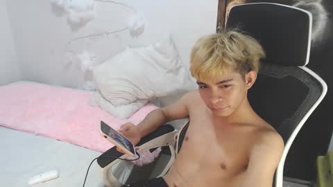 Snapshot of sultry_charls chatting on October 19, 6:41 pm sultry_charls online show from October 19, 6:41 pm