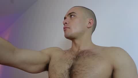 Snapshot of sultryandrewww chatting on November 9, 9:51 am sultryandrewww online show from November 9, 9:51 am