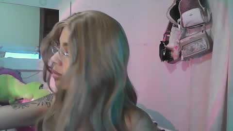 Snapshot of summer_09 chatting on December 20, 3:35 am summer 09 online show from December 20, 3:35 am