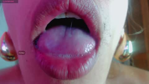 Snapshot of summer__xo chatting on December 17, 5:07 am Summer online show from December 17, 5:07 am