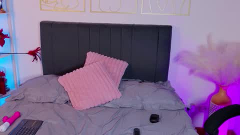 OnlyFans summer holiday online show from December 16, 5:45 am