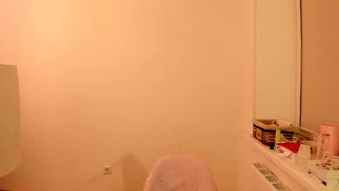 Summer Preston online show from February 7, 11:45 pm