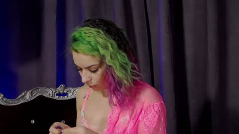 Snapshot of summer_quinn_ chatting on January 7, 5:33 am Deea online show from January 7, 5:33 am