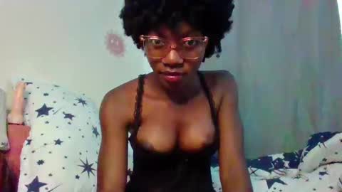 Snapshot of summerbuddy chatting on December 6, 5:09 am summerbuddy online show from December 6, 5:09 am