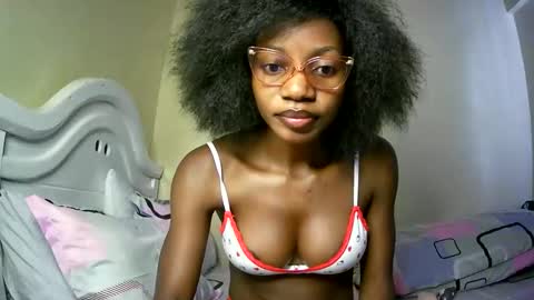 Snapshot of summerbuddy chatting on February 17, 4:53 am summerbuddy online show from February 17, 4:53 am