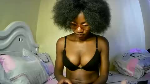 Snapshot of summerbuddy chatting on February 18, 5:31 am summerbuddy online show from February 18, 5:31 am