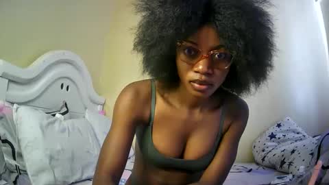 Snapshot of summerbuddy chatting on February 20, 12:15 pm summerbuddy online show from February 20, 12:15 pm