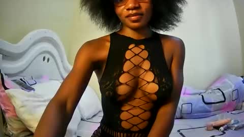 Snapshot of summerbuddy chatting on February 21, 4:51 am summerbuddy online show from February 21, 4:51 am