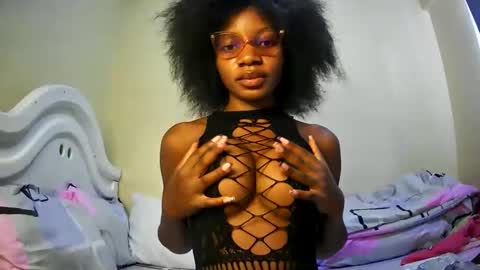 Snapshot of summerbuddy chatting on February 22, 7:45 am summerbuddy online show from February 22, 7:45 am