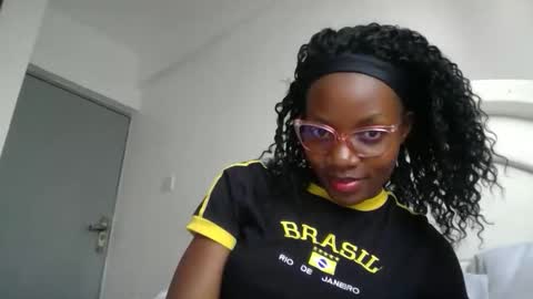 Snapshot of summerbuddy chatting on November 28, 1:36 pm summerbuddy online show from November 28, 1:36 pm