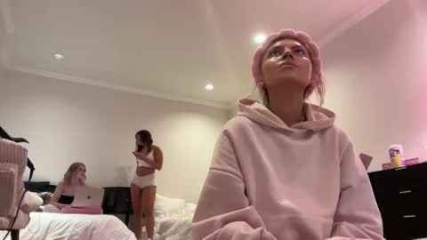 summerclarke2 online show from October 9, 6:06 pm