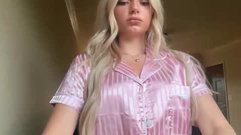 summerclarke2 online show from December 1, 5:40 pm