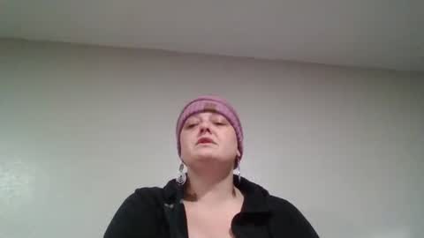 Snapshot of summerdivine69 chatting on November 18, 8:19 am Summer Divine online show from November 18, 8:19 am