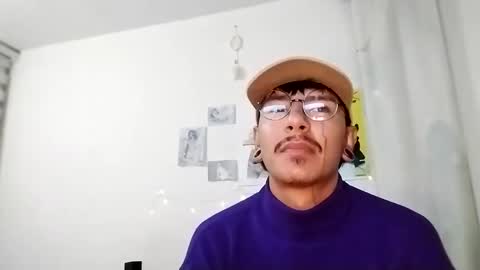 Snapshot of sun_apolo chatting on December 25, 1:42 am sun_apolo online show from December 25, 1:42 am