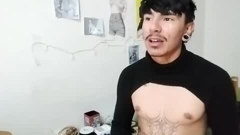 Snapshot of sun_apolo chatting on January 2, 1:17 am sun_apolo online show from January 2, 1:17 am