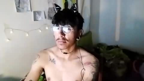 Snapshot of sun_apolo chatting on January 4, 3:18 am sun_apolo online show from January 4, 3:18 am