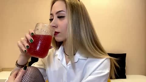 Lexi online show from December 17, 9:15 am