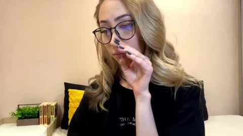 Lexi online show from December 18, 10:21 am