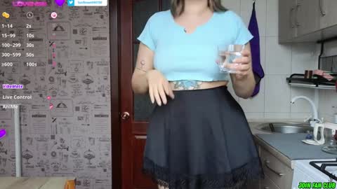 Snapshot of sunflower0907 chatting on December 11, 8:58 am Tina. Im topless model online show from December 11, 8:58 am