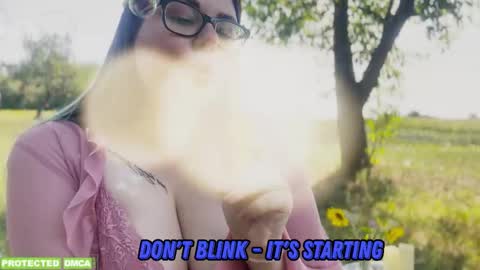 Snapshot of sunflower0907 chatting on October 13, 8:03 am Tina. Im topless model online show from October 13, 8:03 am