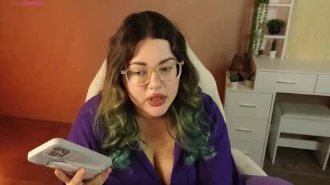 Snapshot of sunflower0907 chatting on October 14, 8:04 am Tina. Im topless model online show from October 14, 8:04 am