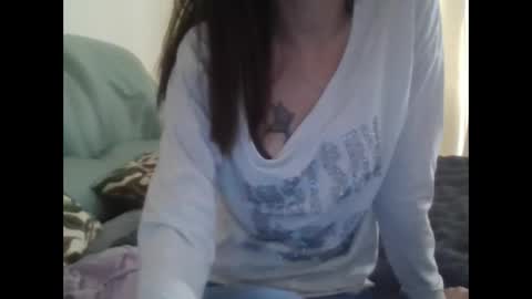 Snapshot of suni_bitch chatting on March 4, 9:40 am suni online show from March 4, 9:40 am