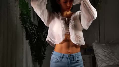 sunluscious online show from January 17, 11:48 am