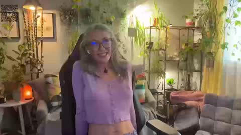 Snapshot of sunnie_dayz chatting on September 23, 4:10 pm Hi Im Sunnie - Next show Friday August 1 online show from September 23, 4:10 pm