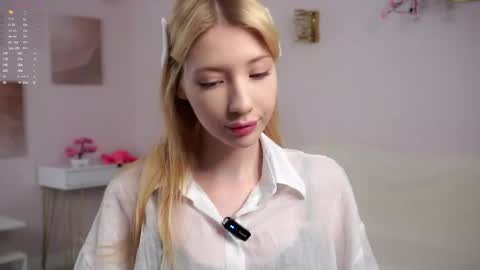 Snapshot of sunnmoonn chatting on March 22, 2:31 pm Lily online show from March 22, 2:31 pm