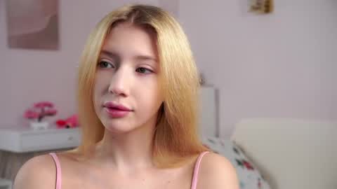Snapshot of sunnmoonn chatting on March 29, 2:39 pm Lily online show from March 29, 2:39 pm