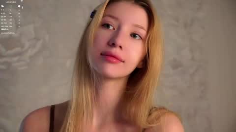 Snapshot of sunnmoonn chatting on April 20, 3:04 pm Lily online show from April 20, 3:04 pm