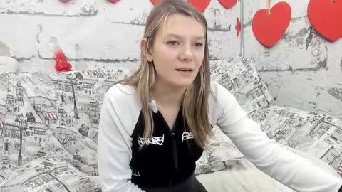 Snapshot of sunny__sammy chatting on October 18, 8:15 am Sammy online show from October 18, 8:15 am
