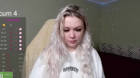Snapshot of sunny_mood chatting on December 15, 8:30 am sunny mood online show from December 15, 8:30 am