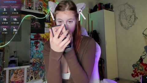 Snapshot of sunny_mouse chatting on December 13, 5:00 pm Sunny online show from December 13, 5:00 pm