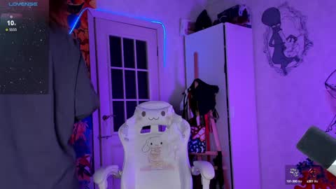 Snapshot of sunny_mouse chatting on January 22, 5:28 pm Sunny online show from January 22, 5:28 pm