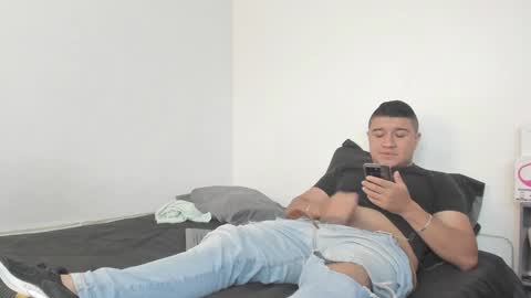 Snapshot of sunnyandevan chatting on December 16, 4:16 pm Christian Vanessa online show from December 16, 4:16 pm