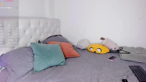 Snapshot of sunnymoonn_1 chatting on October 30, 4:03 am Sunnymoon online show from October 30, 4:03 am