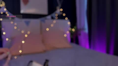 Snapshot of sunnyrisha chatting on February 22, 6:17 am Risha online show from February 22, 6:17 am