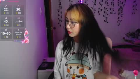 Snapshot of sunset_pienk chatting on December 5, 2:31 am Sunset online show from December 5, 2:31 am