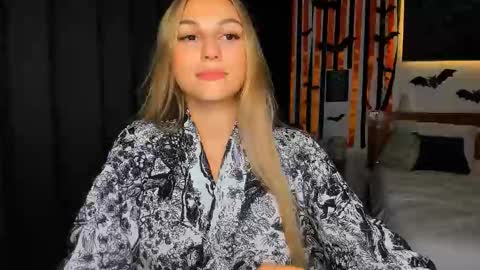 sunsetwithava online show from November 7, 7:08 am