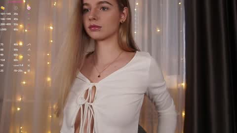 Snapshot of sunshine_diana_ chatting on December 15, 8:41 am Di online show from December 15, 8:41 am