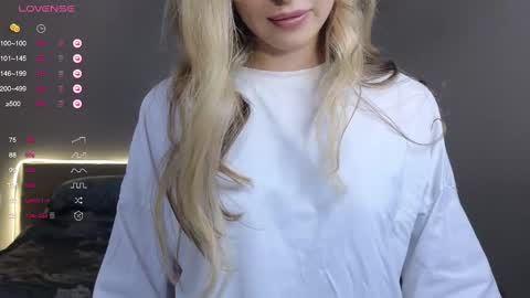 Snapshot of sunshine_diana_ chatting on February 9, 6:11 am Di online show from February 9, 6:11 am