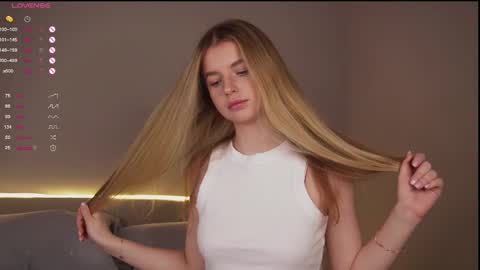 Snapshot of sunshine_diana_ chatting on February 22, 6:52 pm Di online show from February 22, 6:52 pm