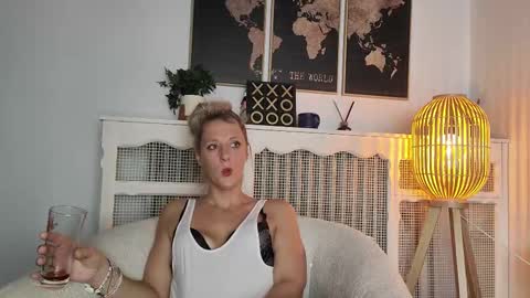 Snapshot of sunshine_diddy chatting on December 20, 1:14 am Ava online show from December 20, 1:14 am