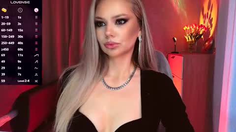 Snapshot of sunshine_vibes chatting on November 5, 7:41 am Mistress Molly online show from November 5, 7:41 am