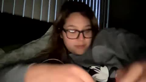 Snapshot of sunshinemae09 chatting on November 21, 12:43 am sunshinemae09 online show from November 21, 12:43 am