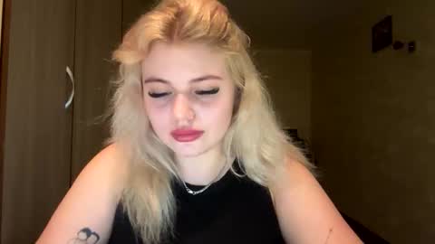 sunshinyflash online show from December 4, 7:11 pm