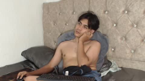 Snapshot of super_cute1 chatting on December 1, 4:45 pm super_cute1 online show from December 1, 4:45 pm