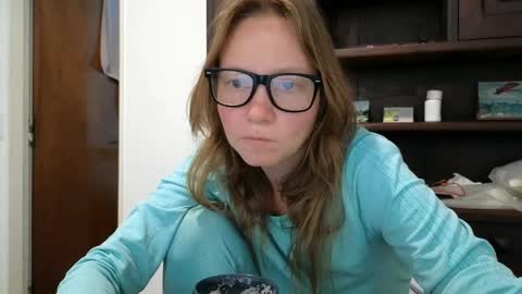 Snapshot of super_jony chatting on February 19, 6:10 pm super jony and Marta GMT 1300-1800 every day online show from February 19, 6:10 pm