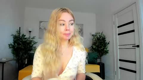 Jenn online show from April 12, 3:55 am